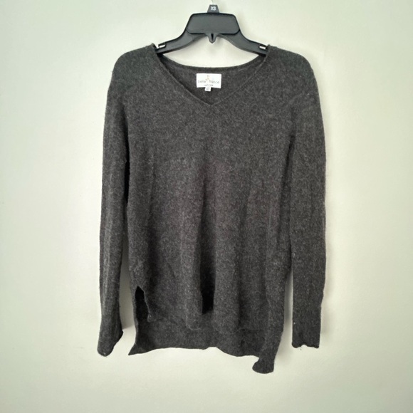 Luxurious Dark Gray Cashmere Sweater